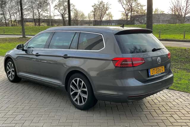 Volkswagen Passat (2016) thumbnail 3