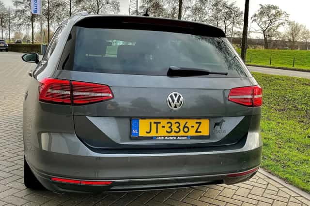 Volkswagen Passat (2016) thumbnail 6