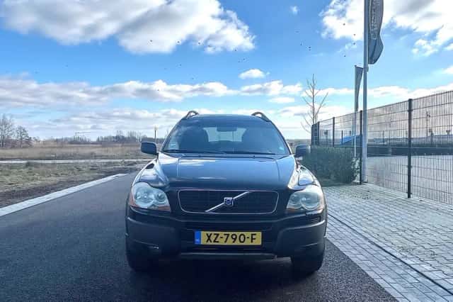 Volvo XC90 (2004) thumbnail 3