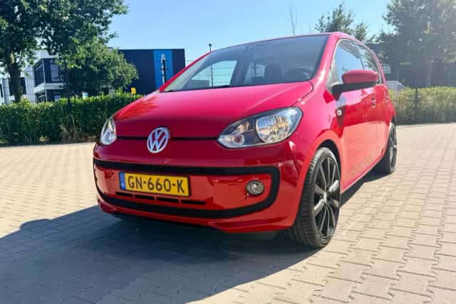 Volkswagen Up! (2015) thumbnail 1