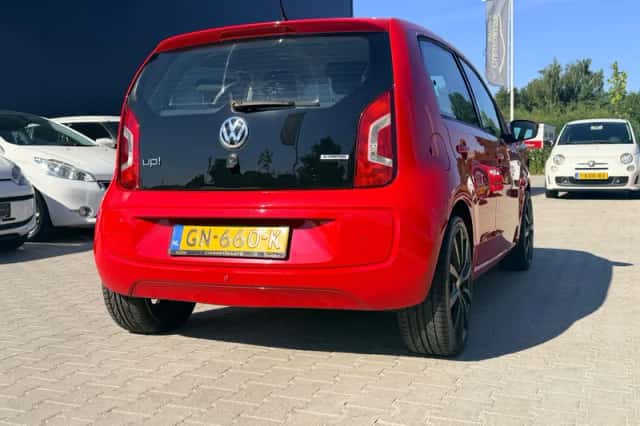 Volkswagen Up! (2015) thumbnail 2