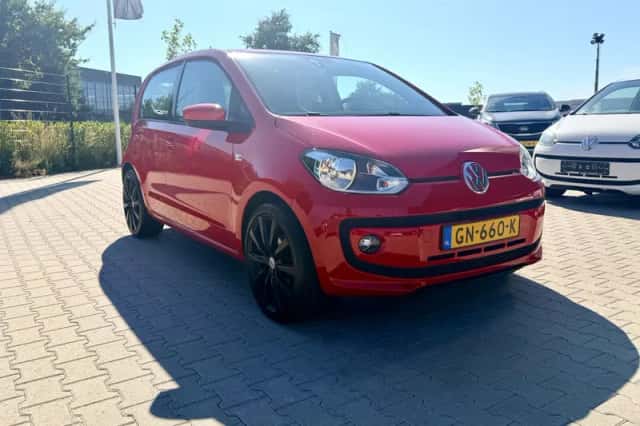 Volkswagen Up! (2015) thumbnail 3