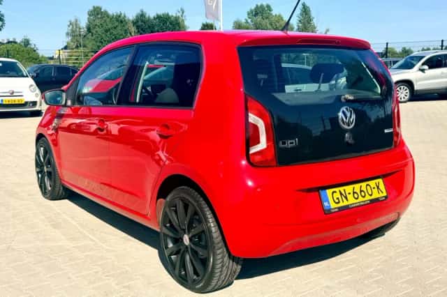 Volkswagen Up! (2015) thumbnail 4
