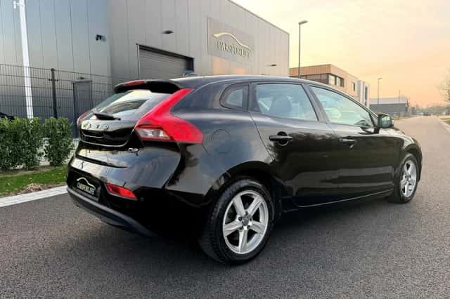 Volvo V40 (2012) thumbnail 2