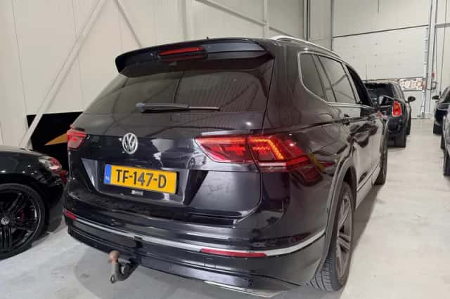 Volkswagen Tiguan (2018) thumbnail 2