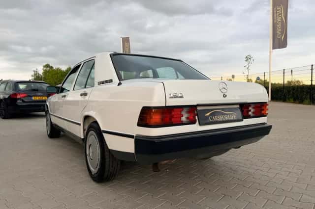 Mercedes-Benz 190-Serie (1988) thumbnail 2