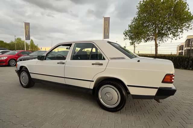 Mercedes-Benz 190-Serie (1988) thumbnail 4