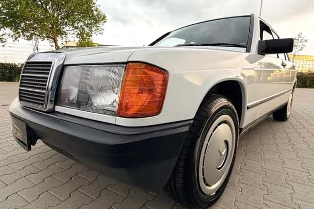 Mercedes-Benz 190-Serie (1988) thumbnail 6