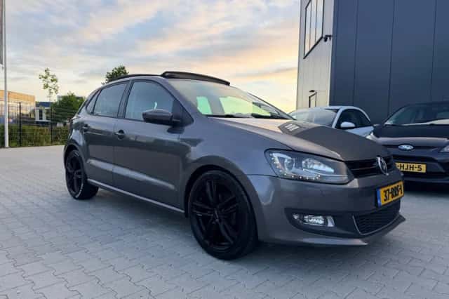 Volkswagen Polo (2011) thumbnail 2