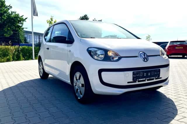 Volkswagen Up! (2011) thumbnail 3