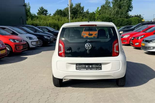 Volkswagen Up! (2011) thumbnail 4