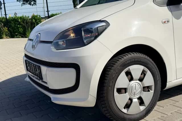 Volkswagen Up! (2011) thumbnail 6