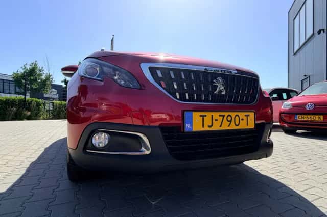 Peugeot 2008 (2018) thumbnail 5