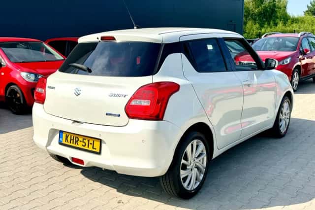 Suzuki Swift (2021) thumbnail 2