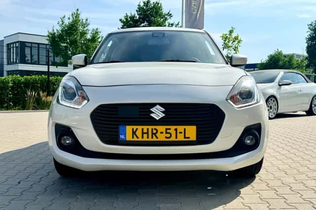 Suzuki Swift (2021) thumbnail 3