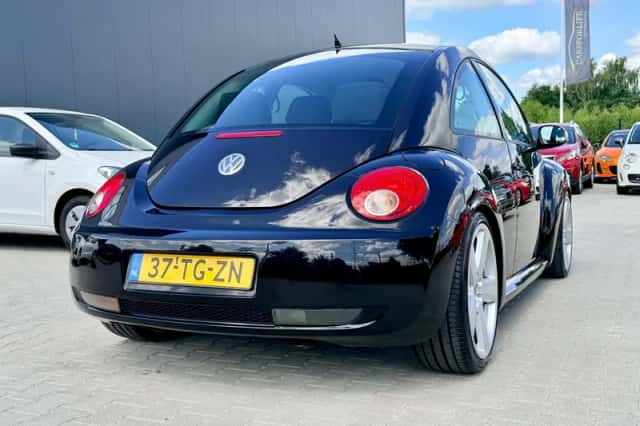 Volkswagen New Beetle (2006) thumbnail 2