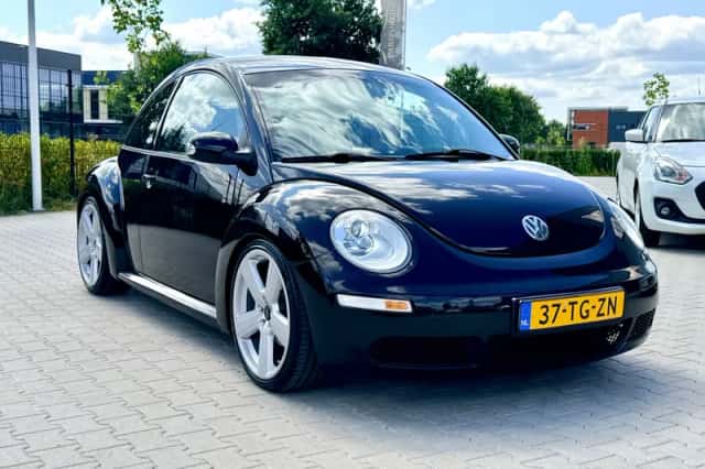 Volkswagen New Beetle (2006) thumbnail 3