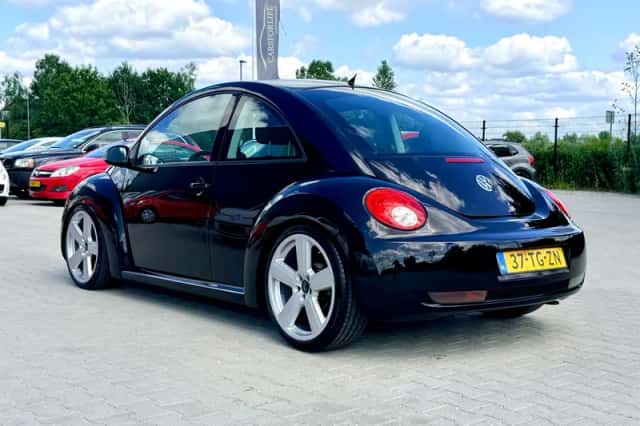 Volkswagen New Beetle (2006) thumbnail 4