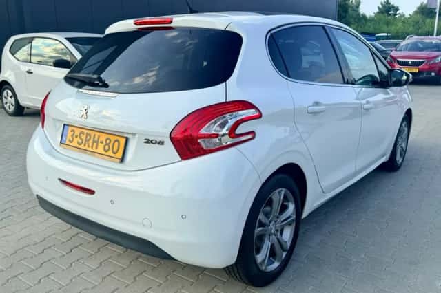 Peugeot 208 (2013) thumbnail 2