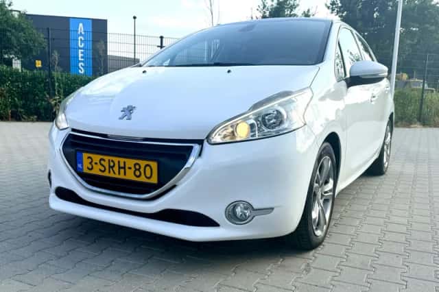 Peugeot 208 (2013) thumbnail 4