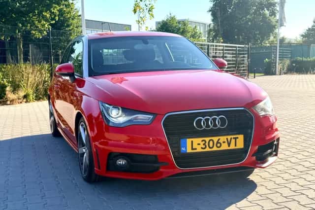Audi A1 (2011) thumbnail 3