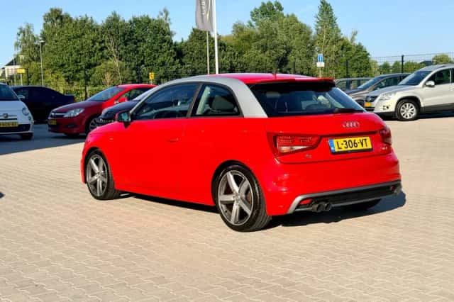 Audi A1 (2011) thumbnail 4