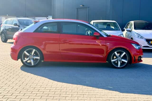 Audi A1 (2011) thumbnail 5