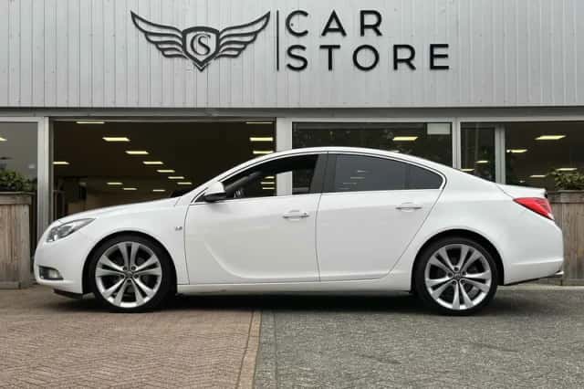 Opel Insignia (2009) thumbnail 2