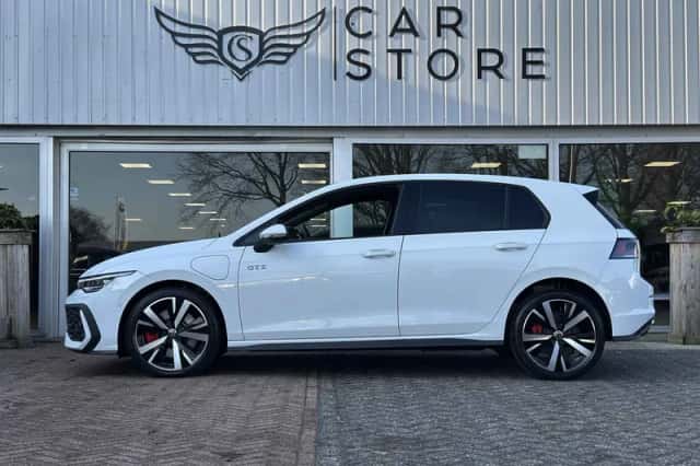 Volkswagen Golf (2025) thumbnail 2