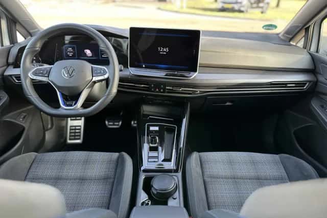 Volkswagen Golf (2025) thumbnail 4
