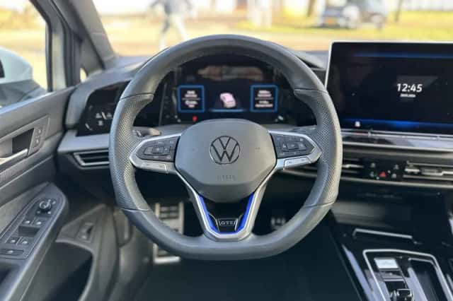 Volkswagen Golf (2025) thumbnail 5