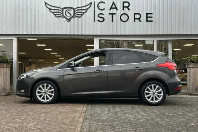Ford Focus (2017) thumbnail 2