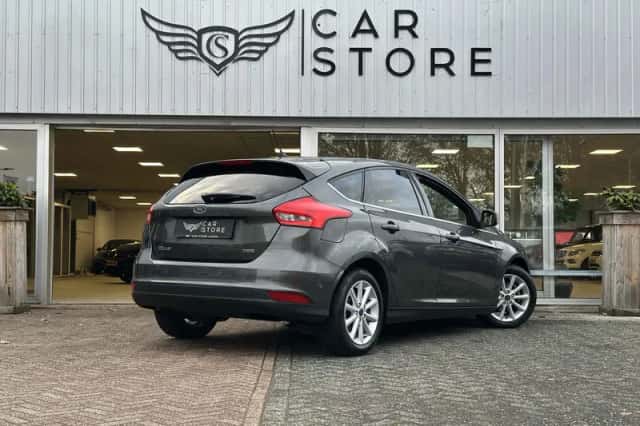 Ford Focus (2017) thumbnail 3