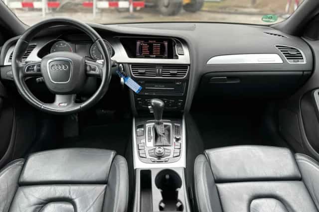 Audi A4 (2011) thumbnail 4