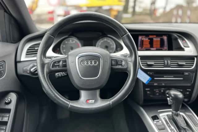Audi A4 (2011) thumbnail 5