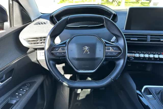Peugeot 3008 (2017) thumbnail 5