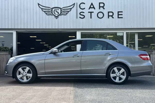 Mercedes-Benz E-Klasse (2010) thumbnail 2