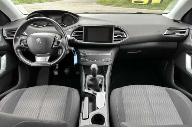 Peugeot 308 (2013) thumbnail 4