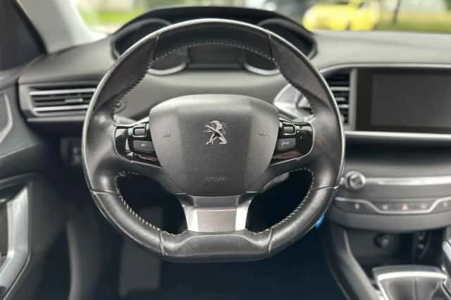 Peugeot 308 (2013) thumbnail 5