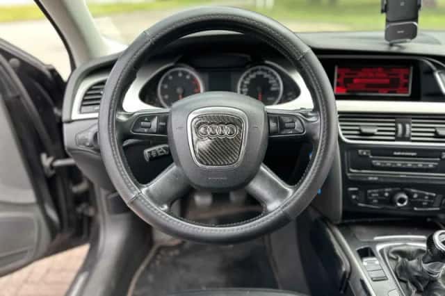 Audi A4 (2009) thumbnail 5