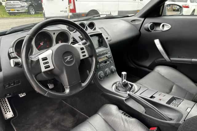 Nissan 350Z (2004) thumbnail 4