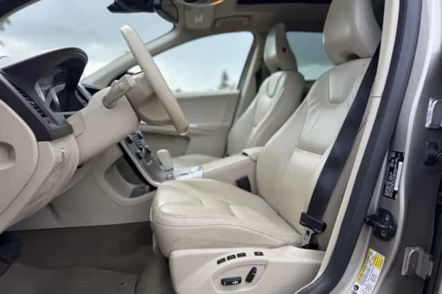 Volvo XC60 (2012) thumbnail 5