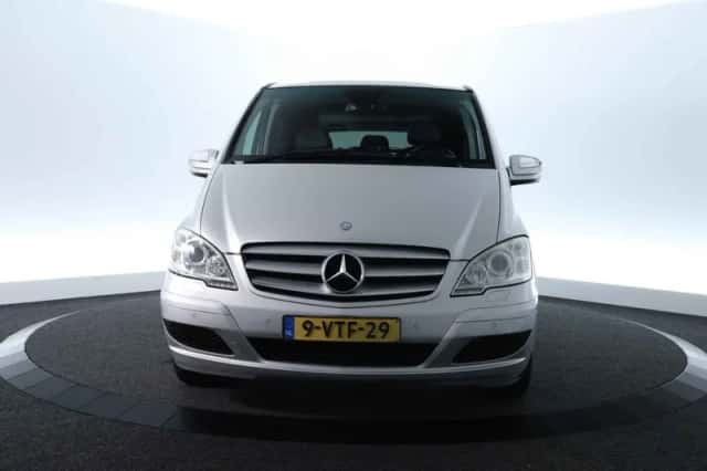 Mercedes-Benz Viano (2012) thumbnail 2