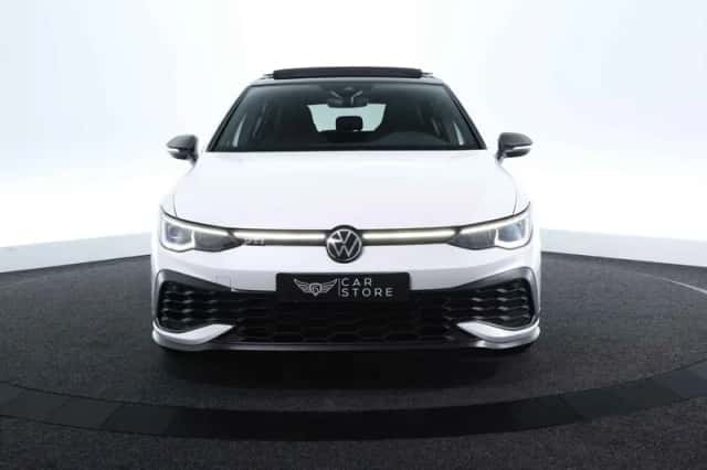 Volkswagen Golf (2022) thumbnail 2
