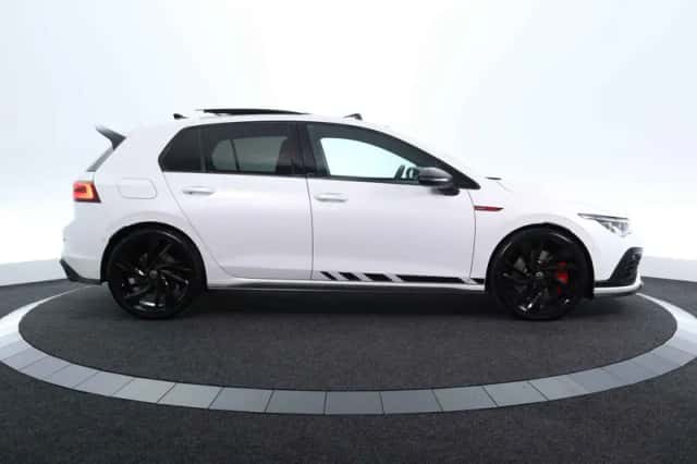 Volkswagen Golf (2022) thumbnail 4