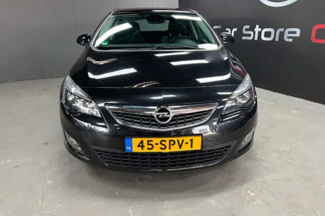Opel Astra (2011) thumbnail 4