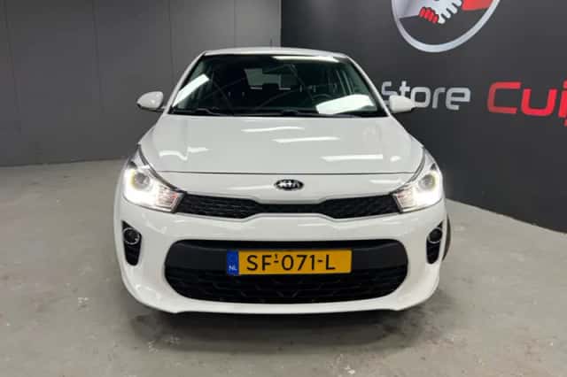 Kia Rio (2018) thumbnail 4