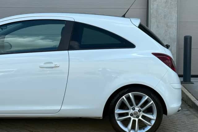 Opel Corsa (2010) thumbnail 5