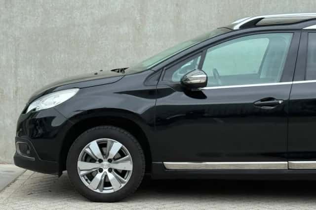 Peugeot 2008 (2016) thumbnail 3