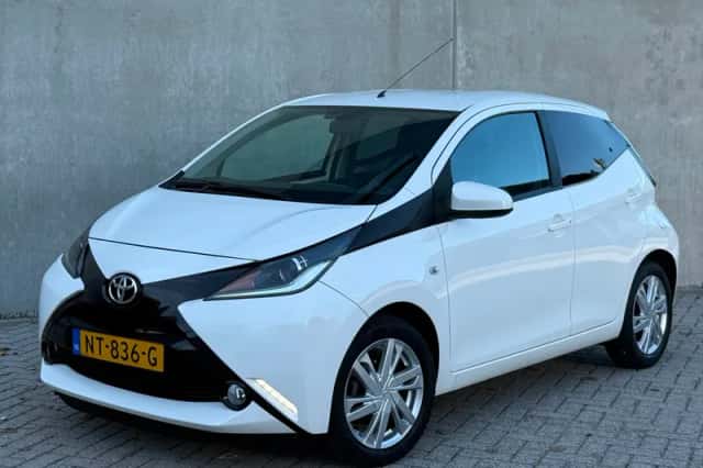 Toyota Aygo (2017) thumbnail 1